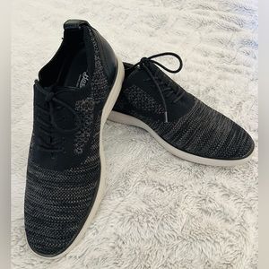 Men’s lace up casual shoe